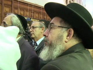 Valls: les juifs de France "peuvent porter avec fierté la kippa"