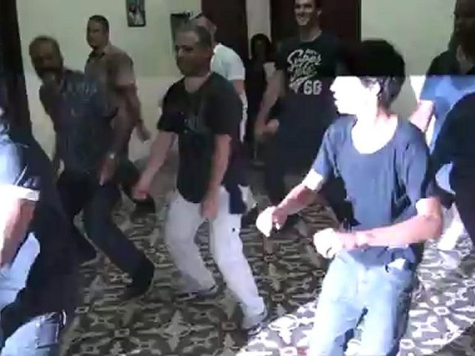 Sejour carnaval 2012 Santiago fete de fin demo reggaeton des garcons du stage  .Toutes les filles  sont comme des folles de voir tant de beaux mecs bouger come des cubains....