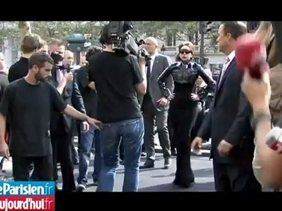 Lady Gaga parfume les Champs-Elysées