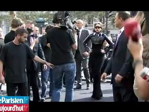 Lady Gaga parfume les Champs-Elysées