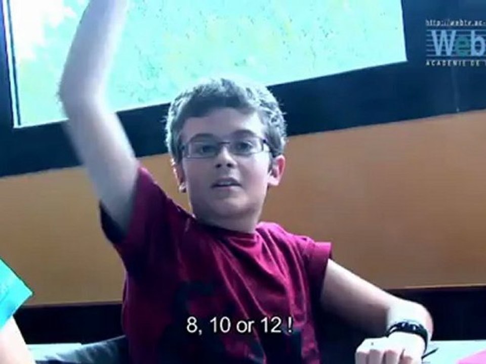 Utilisation d'un vidéoprojecteur interactif dans une classe des Essarts, France