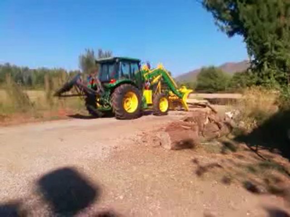 Traktör kepçe tomruk yükleyici