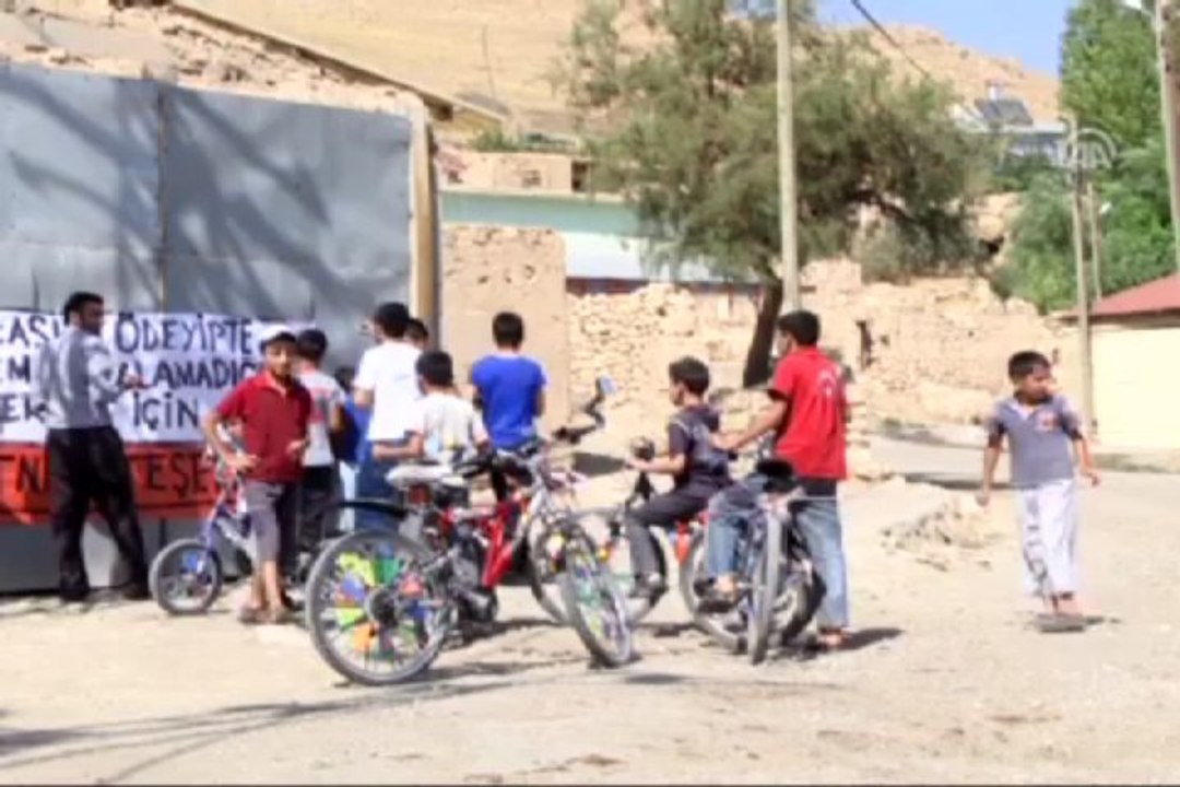 Köyde internet sorununa pankart