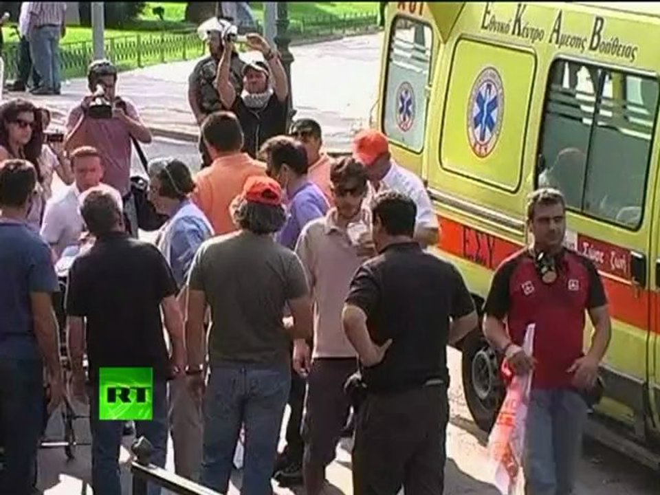 Violent scenes in Athens as bloody Greek riots keep on raging