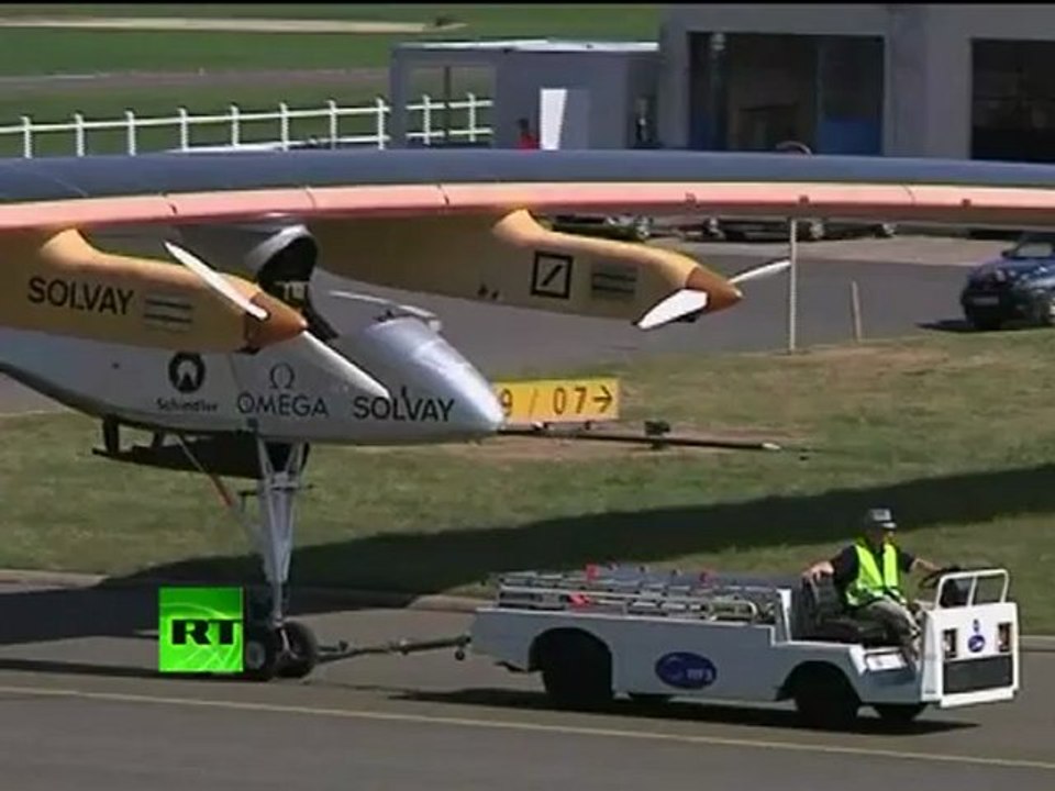 'Solar Impulse' Video: Plane takes off & flies exclusively on sunlight