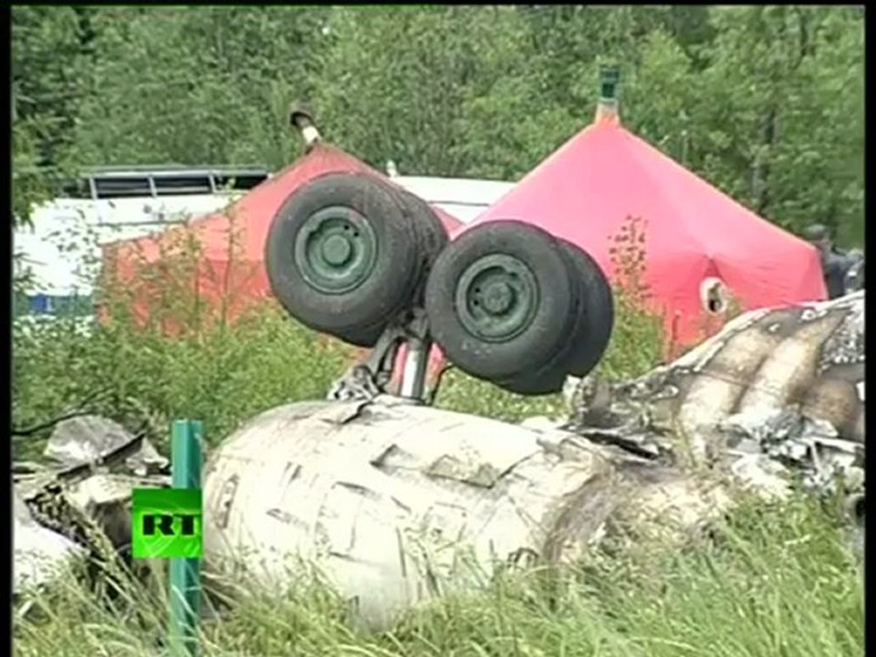 Karelia plane crash: Video of immediate aftermath, Tu-134 ruins