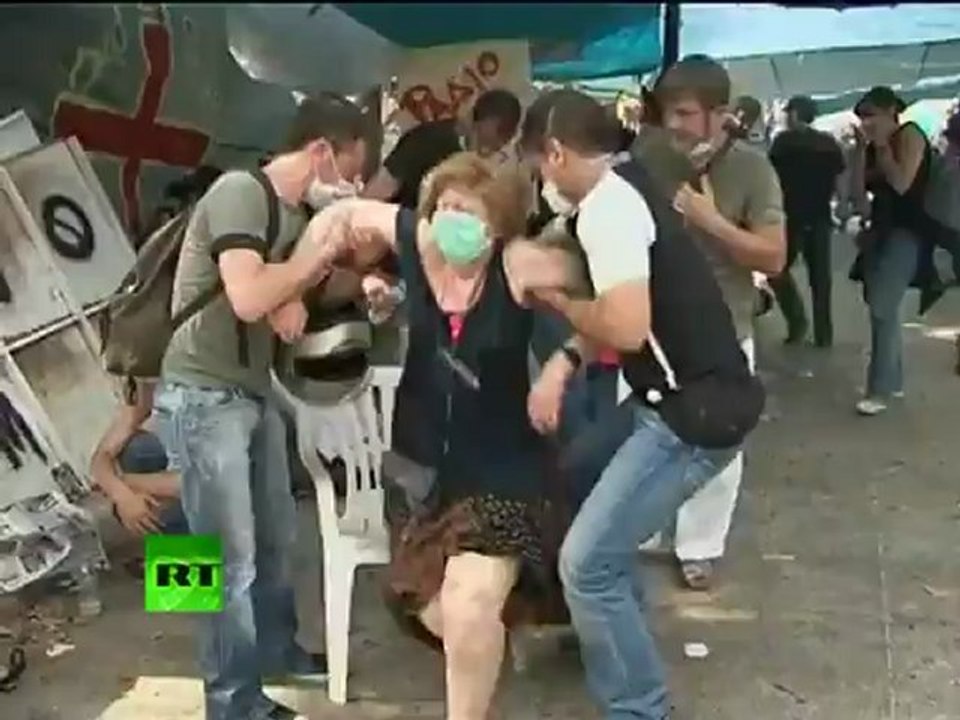 Dramatic ground shots of Athens riots, mass scuffles in Greece