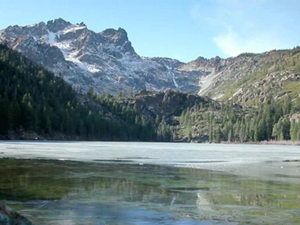 La glace se fissure sur le Lac Sardine