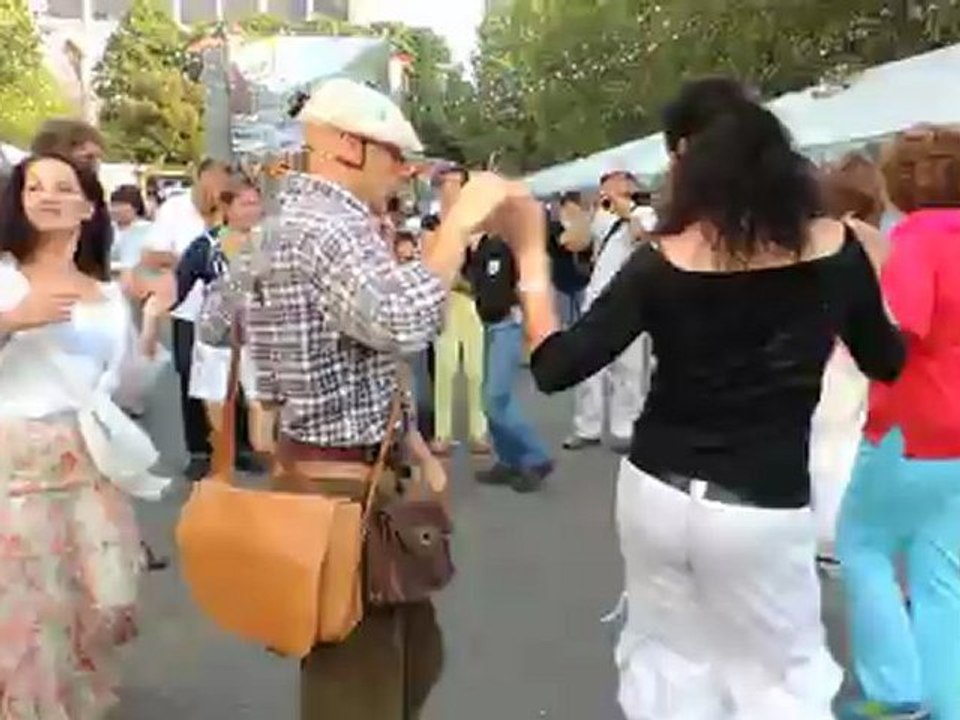 Danse traditionnelle avec les Violons du Mamou à Bruxelles
