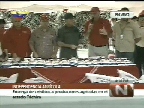 (Vídeo) Entrega de créditos a productores agrícolas en el Táchira