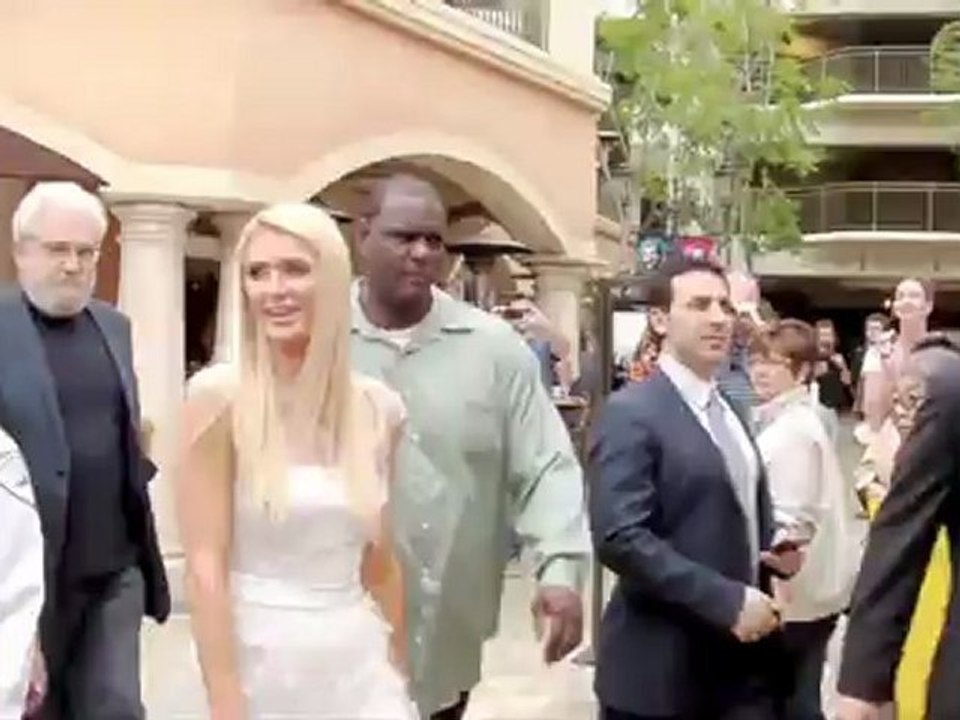 Paris Hilton entschuldigt sich für Kommentar über Schwule