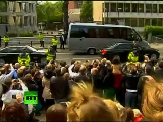 Video of Obama 'Beast' Cadillac limo stuck on ramp in Ireland