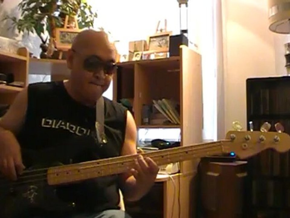 Shake your body to the ground Michael Jackson basscover Bob Roha