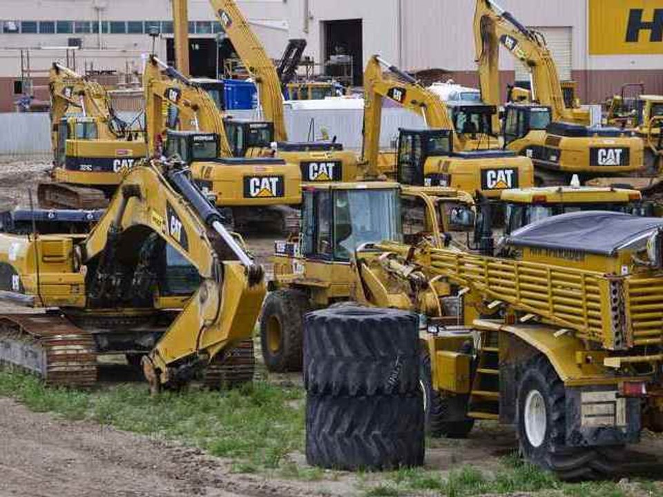 Wall Street Ends Lower as Economic Outlook Weighs