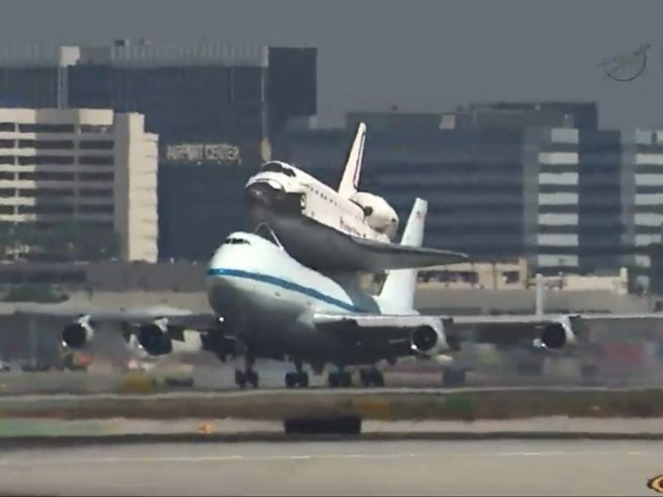 Shuttle Endeavour Lands in Los Angeles (HD)