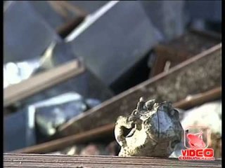 Pagani (SA) - Discarica di bare nel cimitero (24.09.12)