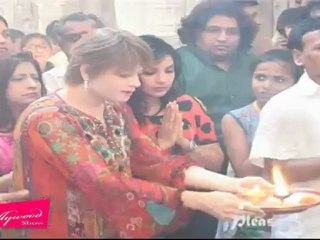 Bobby Darling Prays to Andheri Cha Raja
