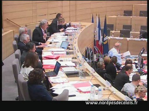 Marine Le Pen - Emploi régional, il faut donner la priorité d'attribution des marchés aux entreprises locales.