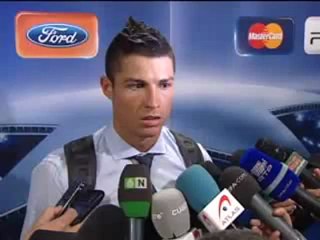 Cristiano Ronaldo defiende al árbitro Howard Webb
