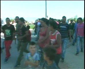 Επίθεση με ντομάτες και αυγά στην ΔΕΗ Θήβας, από τους ROMA