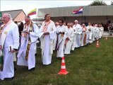 Procession pour l'ouverture de la Messe Action de Grâce