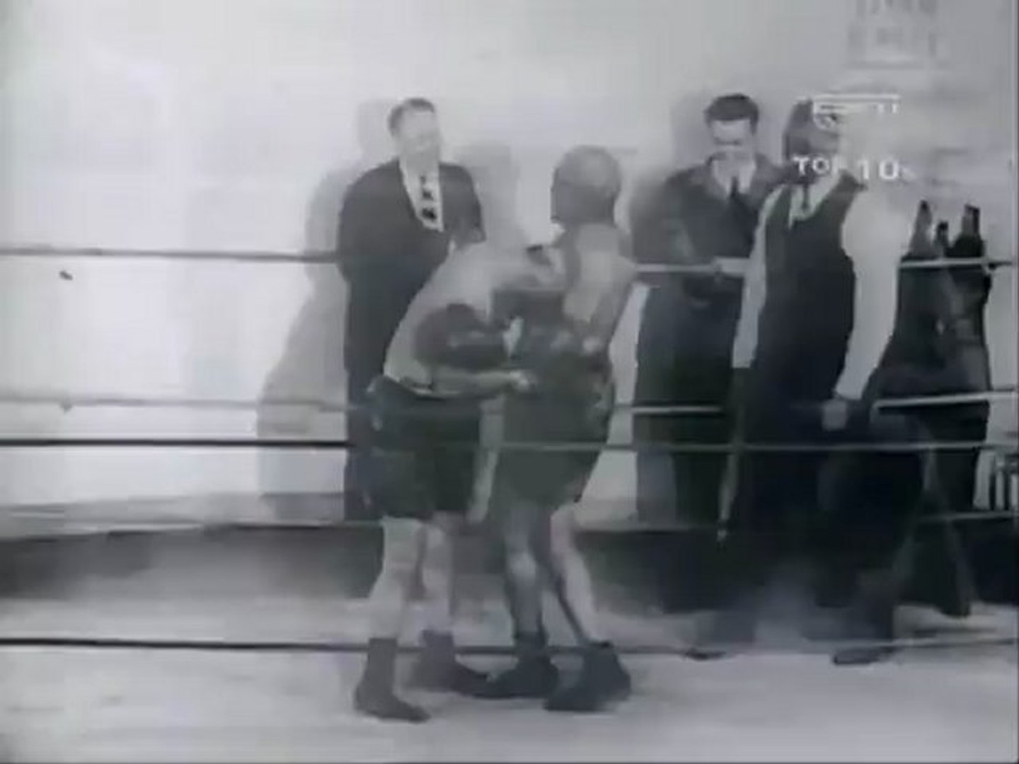 Jack Johnson and Joe Jeannette sparring