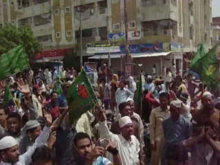 allama pir muhammad  irfan chishti leading protest in hyderabad.