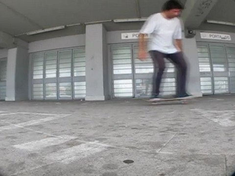Tricktip - Kickflip pivot shovit