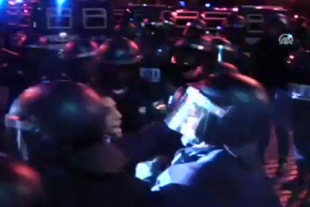 İspanya'da ''Öfkeliler'' Meclise yürüdü