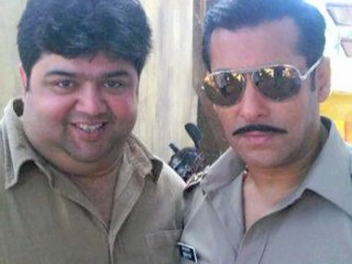 Salman Khan's Look From Dabangg 2 - Bollywood News