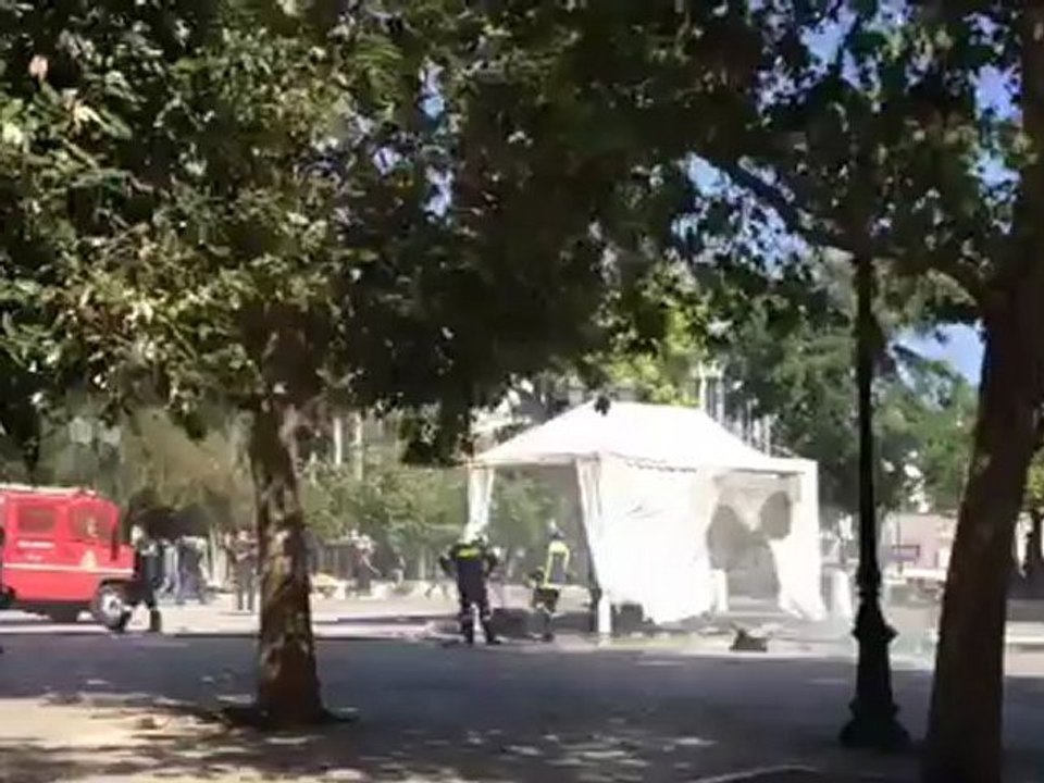 Φωτιά σε κιόσκι στην πλατεια Συντάγματος