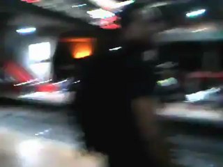 Policía en la estación de Atocha pegando sin sentido