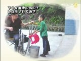 下半身麻痺の男の子 逆立ち歩行で通学
