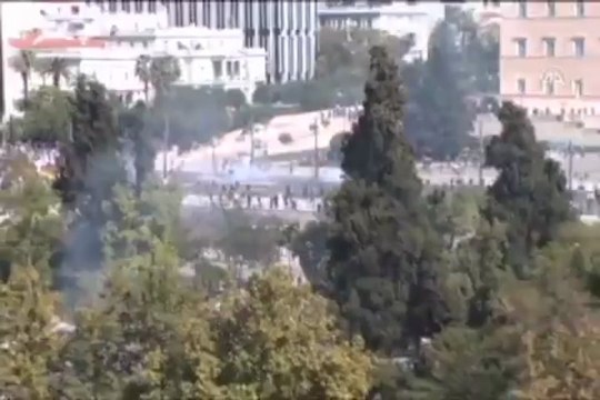 Göstericiler polisle çatıştı