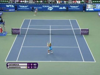 Tokyo, la Sharapova stende la Safarova e vola ai quarti