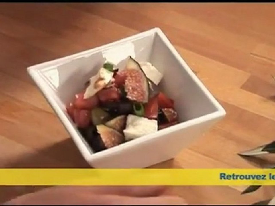 Salade sucrée salée aux tomates, mozzarella, olives et figues