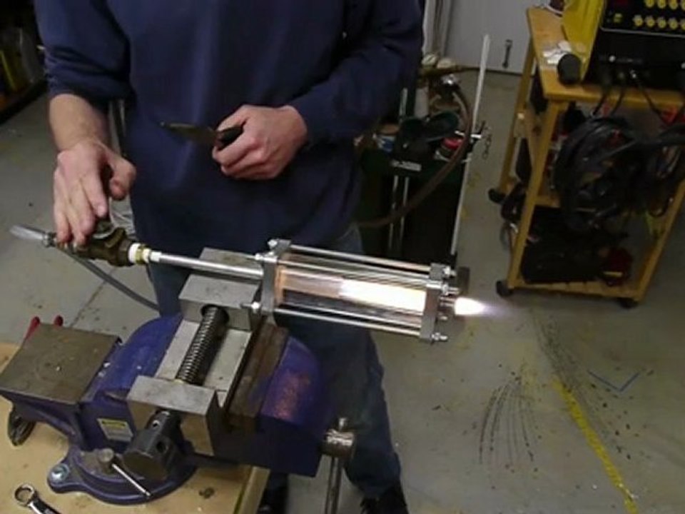 Moteur de fusée hybride avec du plexiglas et de l'oxygène