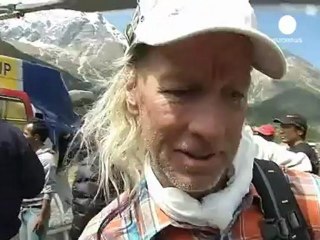 Hopes fade for climbers as search wound up