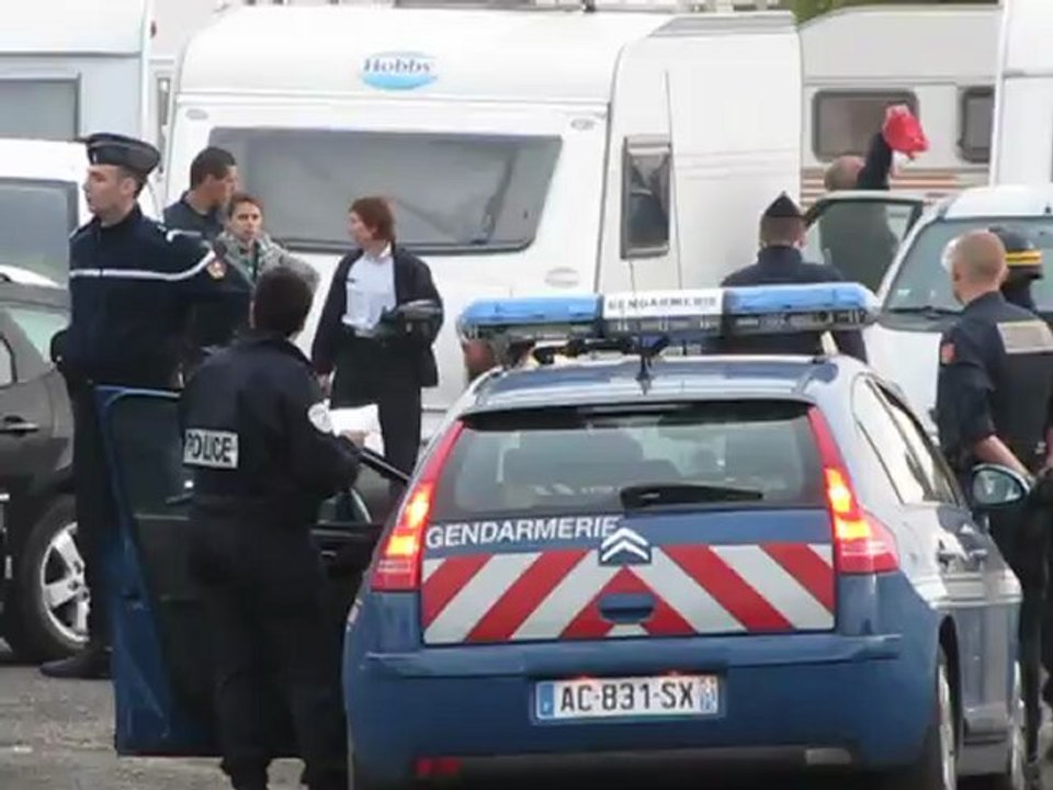 Perquisition dans un camp de gens du voyage