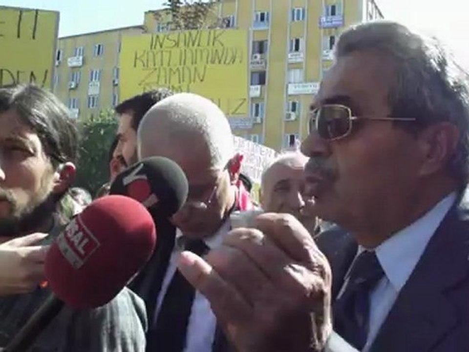 sultangazi pir sultan abdal cem evi 25.09.2012  kamer genç mahkeme sonrası basın açıklaması