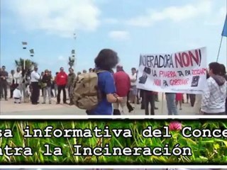 Mesa informativa contra la incineración frente al congreso PSOE