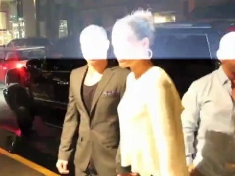 Celebrity Bytes: David Beckham Has His Own Supply of Toilet Seats