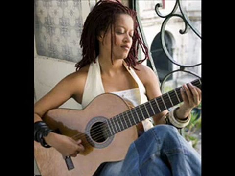 Sara Tavares Amor E