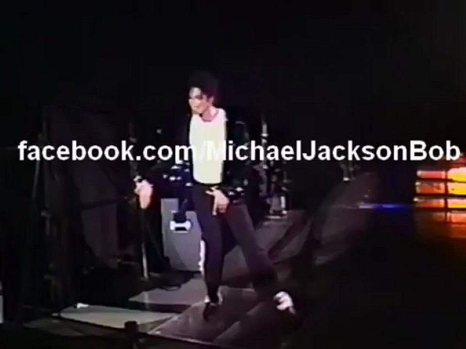 Michael Jackson - Billie Jean Live At Wembley J...