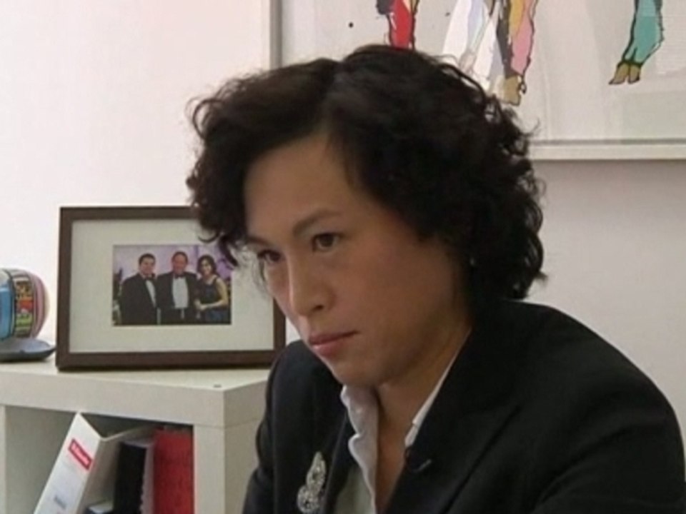 Tycoon offers $64 million to wed lesbian daughter