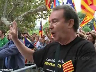 Mas aclamado en el Parlament y Camacho abucheada