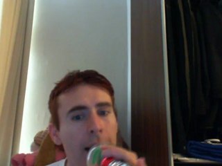 Wiwi égratigne "señorita" de Seedy