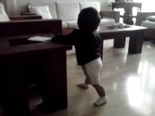 Santi y sus primeros pasos