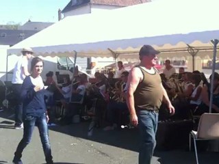 orchestre jouant à la fête communale