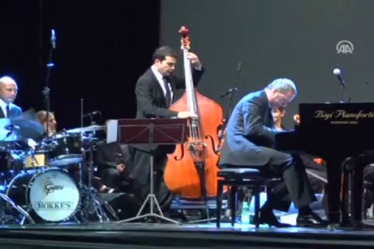 İtalya'da Kerem Görsev rüzgarı